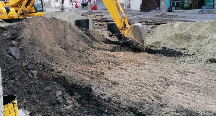 Мэр Александр Басенко пообещал не затягивать с ремонтом улицы Московской