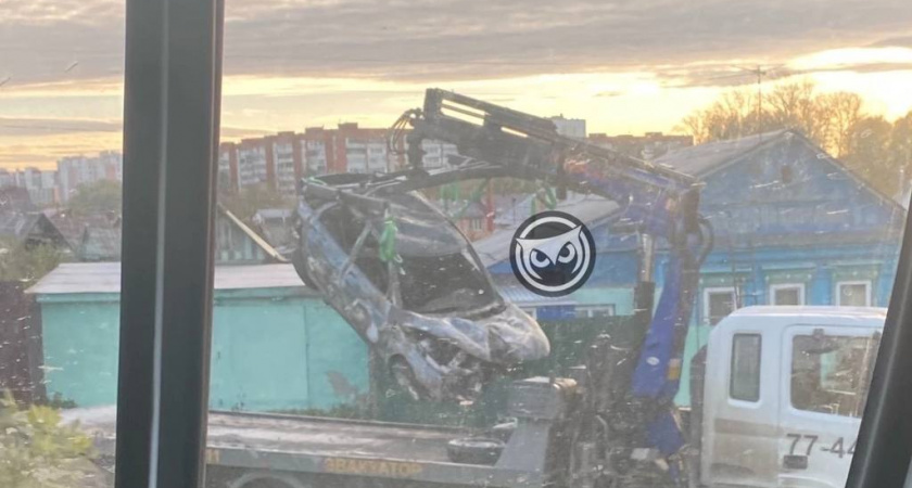 На Ново-Тамбовской в Пензе "двенадцатая" вылетела с дороги и вспыхнула: водитель погиб 