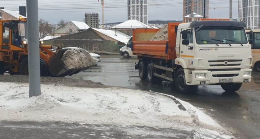 Олег Мельниченко взял на контроль решение вопросов о содержании дорог в зимний период