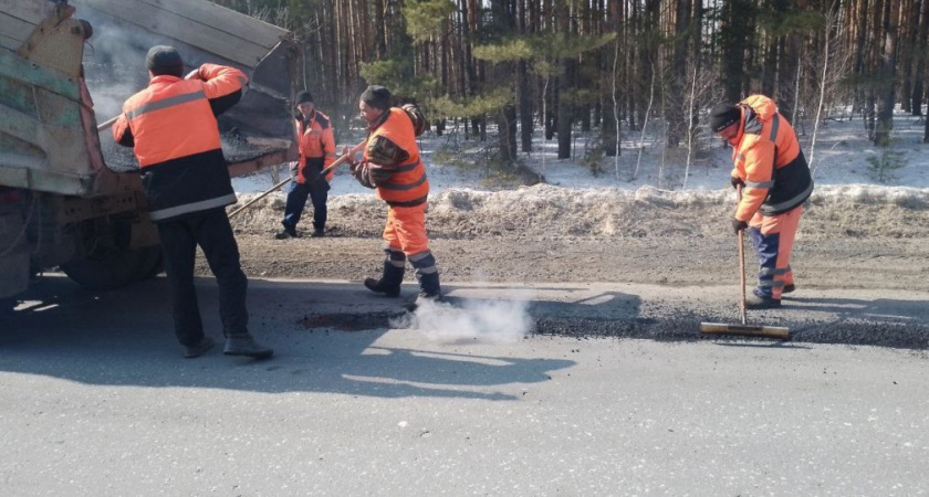 На региональных дорогах Пензенской области начали делать ямочный ремонт