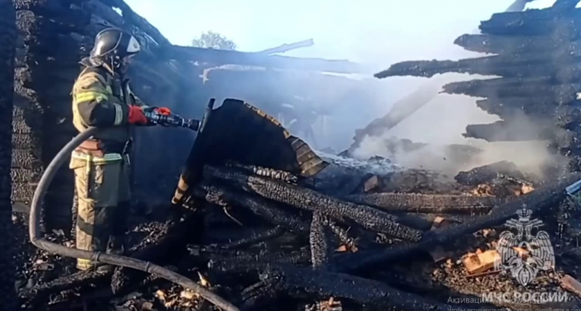 Пензенское МЧС опубликовало видео с места гибели на пожаре 3 человек