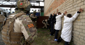 В Пензе сотрудники УФСБ освобождали заложников из скорой помощи во время учений "Гроза 2023"