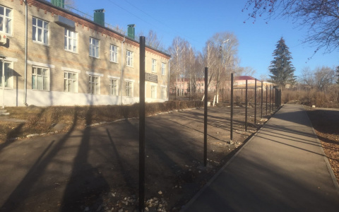Забор за 2,5 миллиона: чем удивила местных жителей лунинская больница