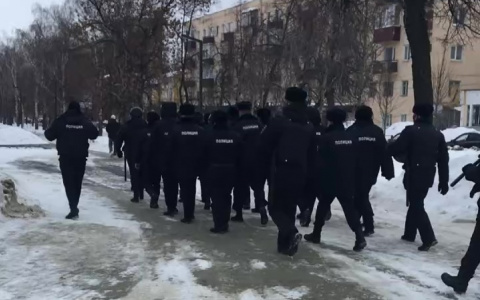 Перекрыли площадь Ленина: полицейские выставили железные ограждения в Пензе
