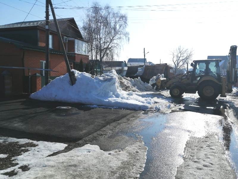 Оставшийся снег. Свалка снега. Полигон для вывоза снега в Елшанке. Вывоз снега Мошково. Снег в Октябрьском.