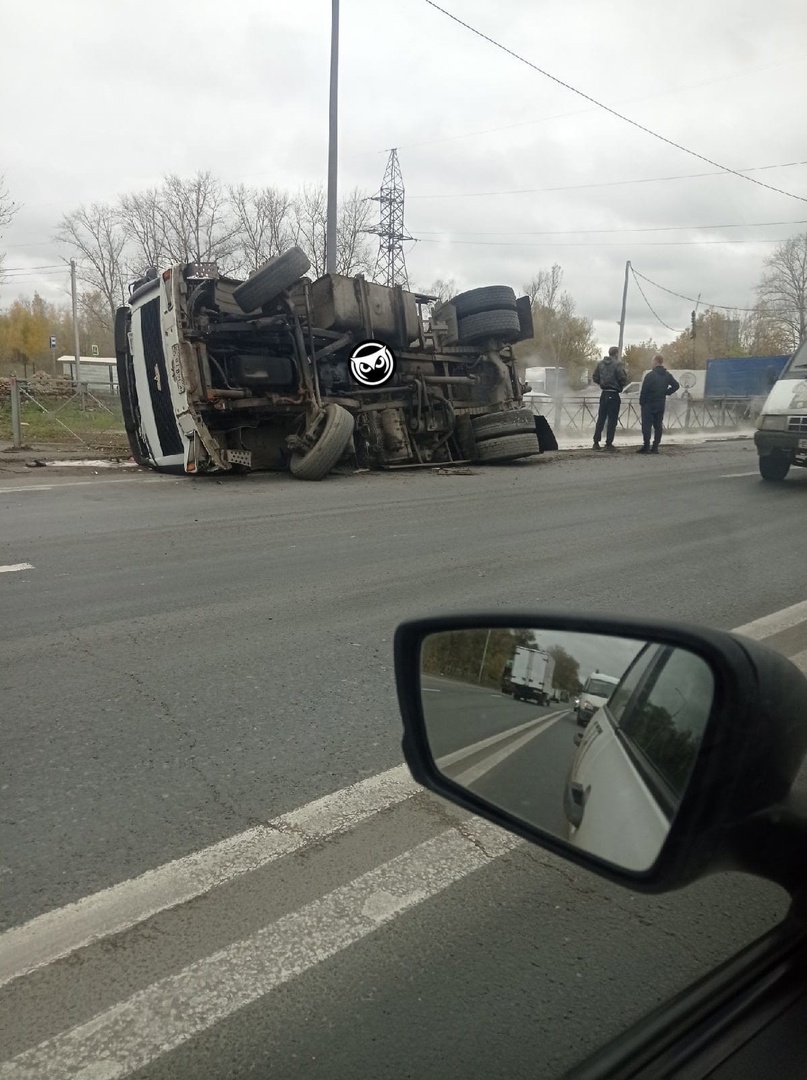 В Пензе произошло серьезное ДТП с фура и водовоз | 13.10.2022 | Пенза -  БезФормата