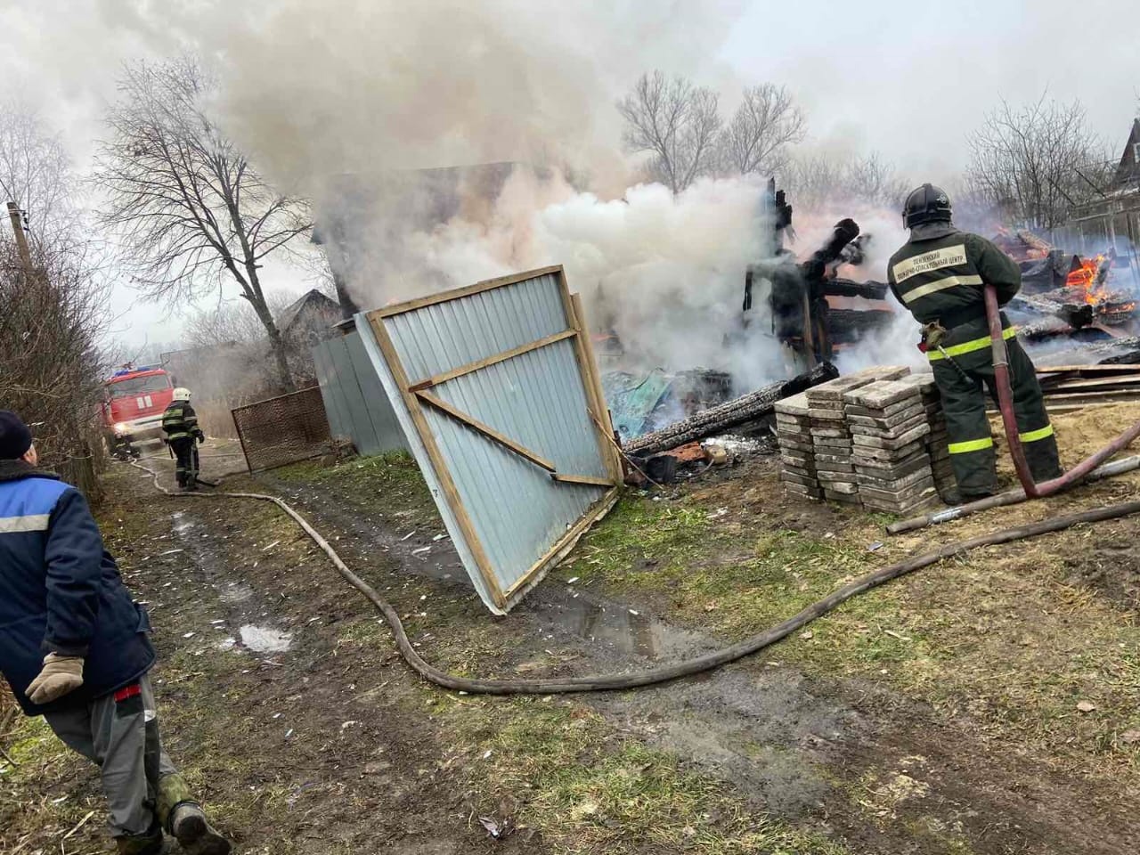 Появились фото с места, где в Пензенской области полыхали дачи