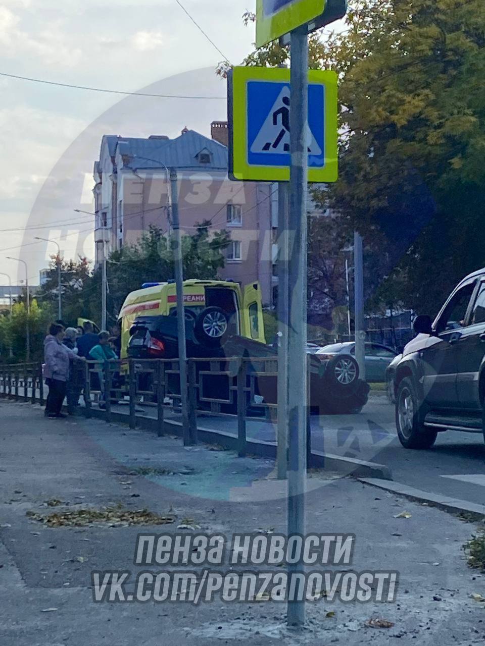 В Пензе на Гоголя перевернулась черная «Лада-Гранта» | 18.09.2023 | Пенза -  БезФормата