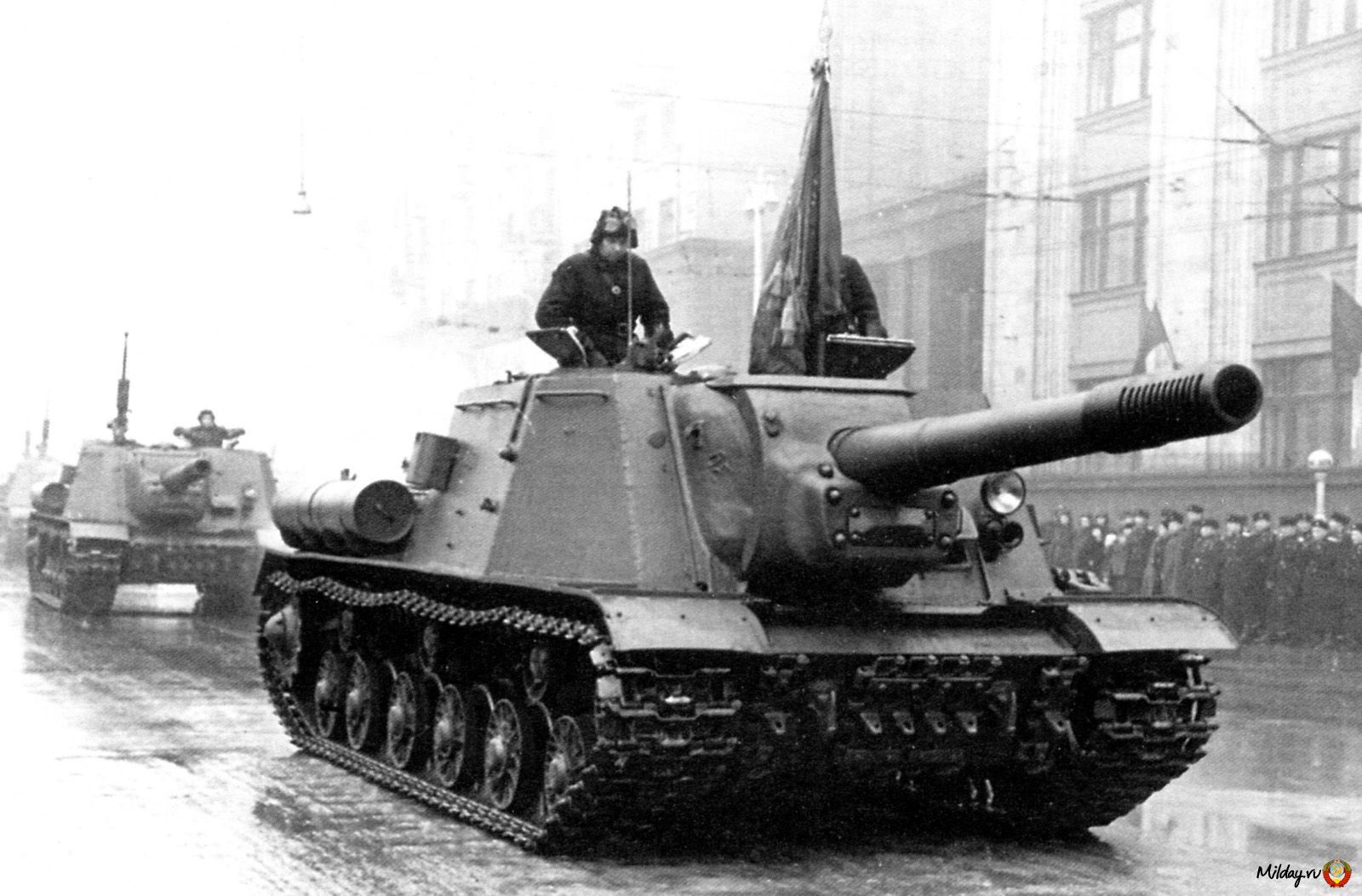 Советский танк 1943 года. Самоходка ИСУ-152 зверобой. Танк СССР ИСУ 152. ИСУ 152 1943. Танк ИСУ 152 зверобой.