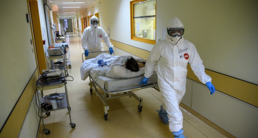 "Несет угрозу для привитых": опасный штамм коронавируса завезли в Россию