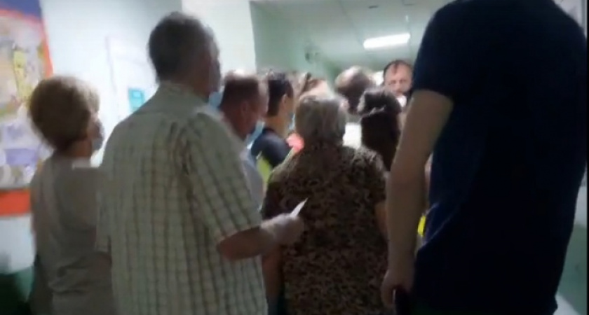 "90 человек в очереди": в Пензенской области люди не могут попасть к врачу