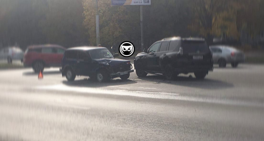 Очевидцы сообщили о ДТП возле колледжа в Пензе