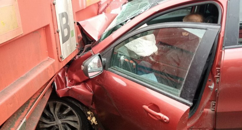 Пензенские спасатели извлекли зажатого в салоне автомобиля водителя