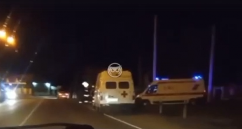На место ночного ДТП в Пензенской области прибыли две машины «скорой помощи»