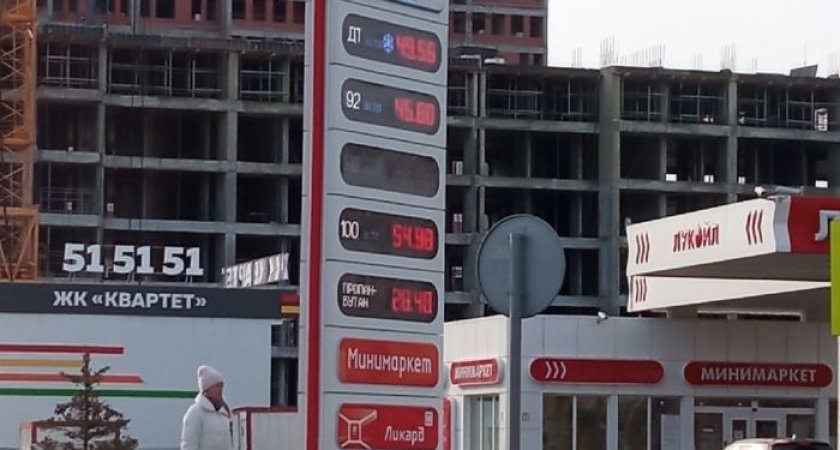 Ждем бензин по 60 рублей за литр?: эксперт дал прогноз роста цен в 2022 году