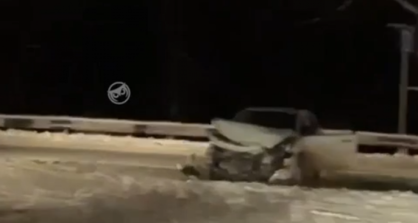 Появились кадры с места тройной аварии на Ахунском переезде в Пензе
