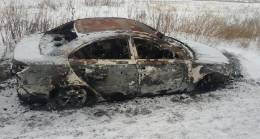 На обочине дороги в сгоревшей машине нашли тело пензенца