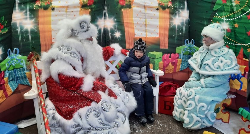 Домик Деда Мороза на площади Ленина в Пензе продлил свою работу