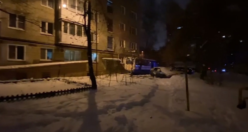 "Подобраться не смогли": неубранный снег мешал пожарным подъехать к дому,где взорвался газ