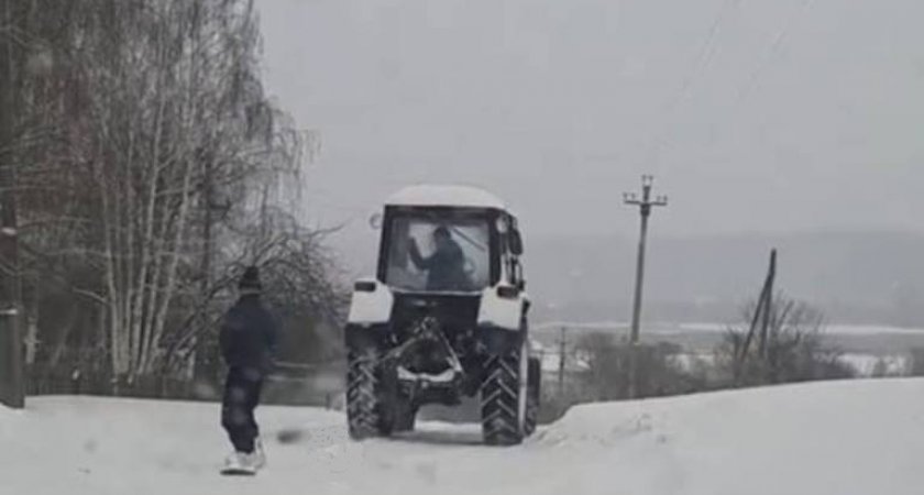 В Пензенской области открыли новый вид зимнего спорта: прокат на сноуборде за трактором