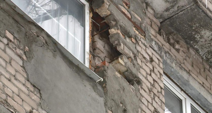 "Сейчас не лето": пензенская управляйка отказалась чинить крышу из-за плохой погоды