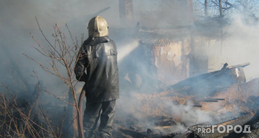 В Пензенской области загоревшуюся баню тушили 10 человек
