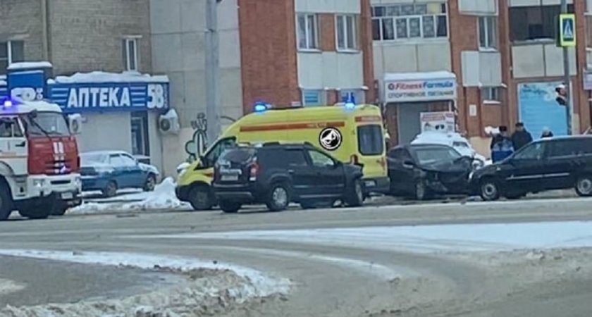 К месту ДТП в Пензе приехала реанимация 