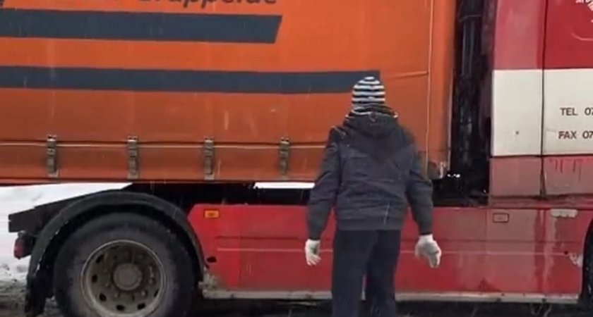 Перекрыли обе полосы: центр Пензы встал в огромной пробке