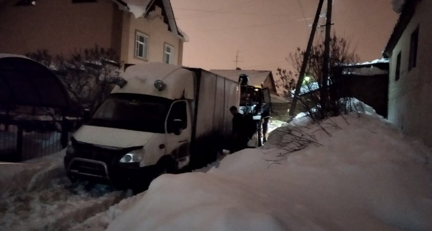 Бригада рабочих не могла проехать к месту утечки газа в Пензе из-за снежных завалов