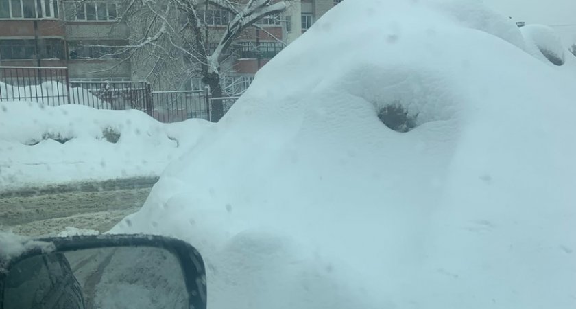 «Машины сносит к домам»: в Пензе снежные завалы создали аварийную ситуацию