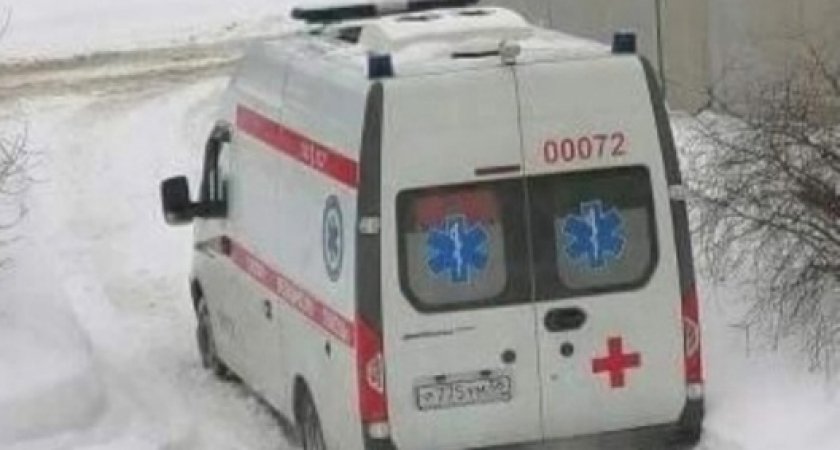 В Пензенской области "скорая" застряла в снегу по пути к пациенту