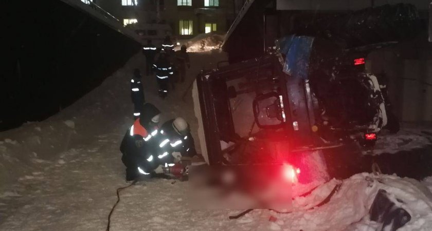 Водителя, упавшего трактора, из кабины доставали пензенские спасатели 