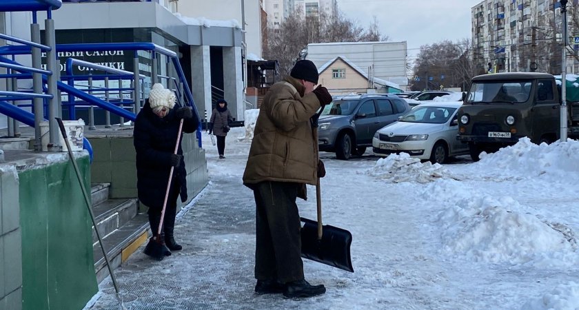 Ликвидация сосулек: в мэрии отчитались об уборке города от снега и наледи