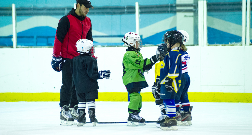 Как справиться с капризным ребенком: хоккейный тренер рассказал о своем методе 