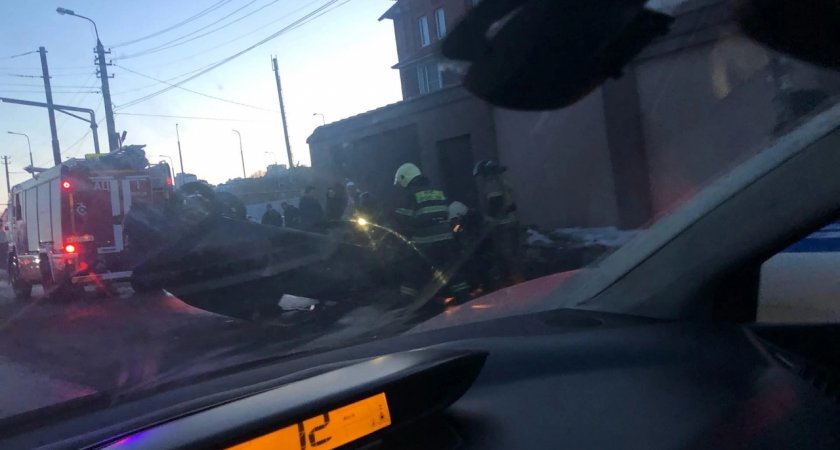 "Пробка": в Пензе на Урицкого перевернулась легковушка