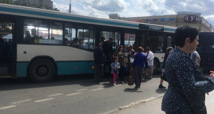 Ужесточение ковидных мер разозлило пассажиров маршруток и автобусов