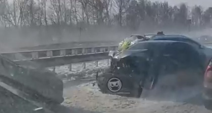 "Жесткое ДТП": появилось видео с места аварии на выезде из Пензы