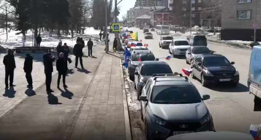 Более 50 водителей Пензы приняли участие в патриотическом автопробеге 