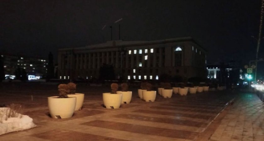 На здании администрации в Пензе зажгли букву "Z"