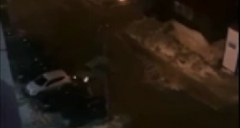 В Пензе водитель ВАЗа влетел в два припаркованных авто