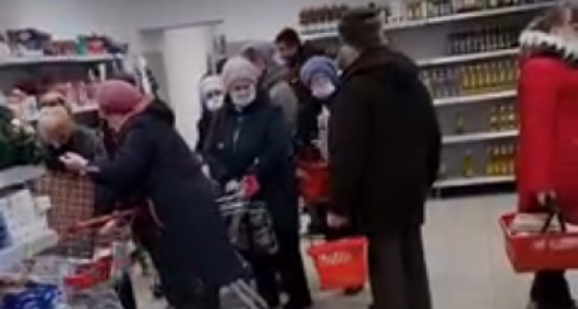"Рвали в разные стороны": в пензенском магазине покупатели подрались из-за сахара