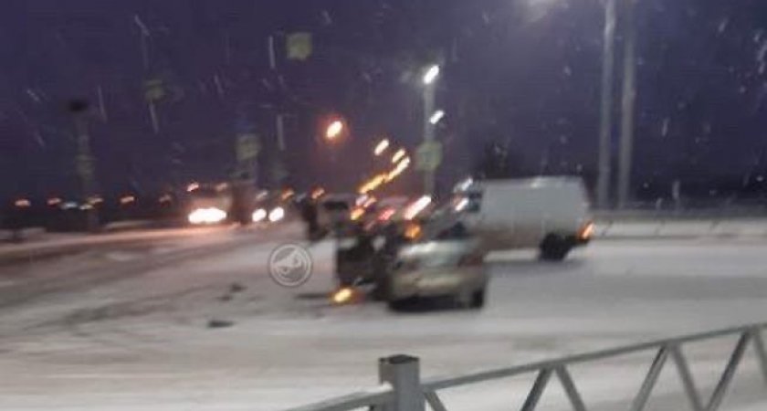 «На знаки не смотрят»: в Пензе на перекрестке столкнулись два легковых автомобиля