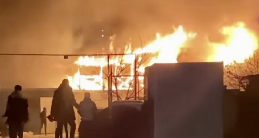 В Пензе случился страшный пожар у Филармонии 