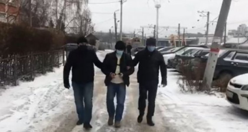 В Пензе поймали игромана, который угрожал ножом женщине