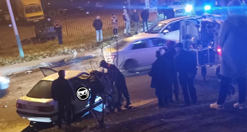 Соцсети: в Пензе спасатели и скорая прибыли к месту аварии на улице Воронова