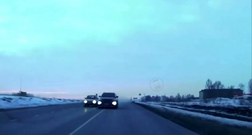 Появилось видео, как в Пензе водитель-лихач вылетел на встречку
