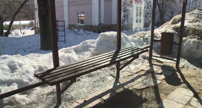 Остановку около детской гимназии в Пензе изуродовали "вандалы"