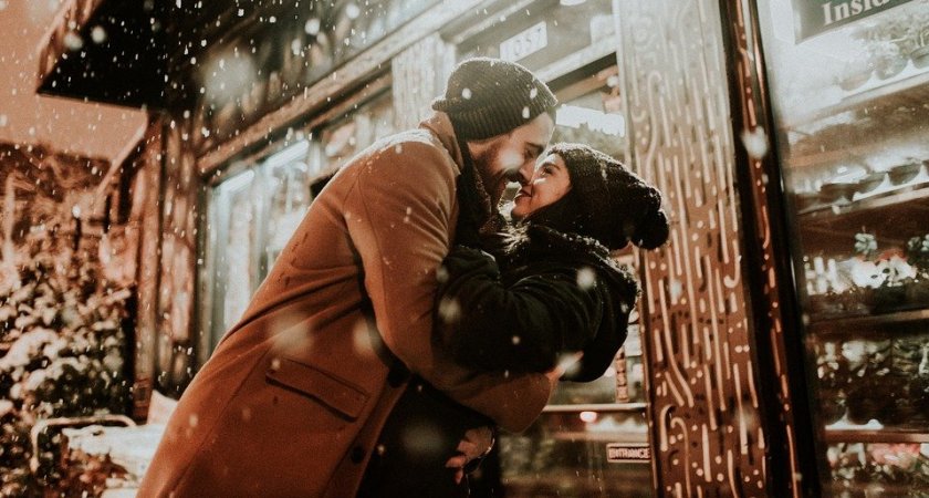 Астрологи назвали три знака зодиака, которые всегда возвращаются к бывшим