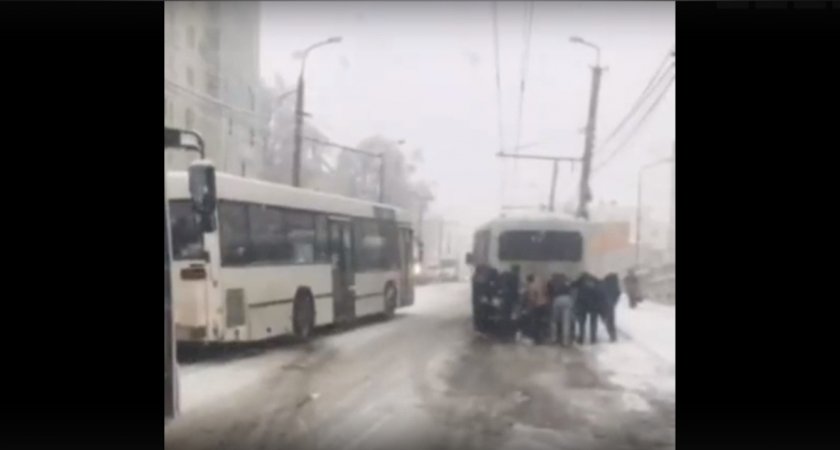 На каком автобусе можно доехать до рынка родина от остановки танковая