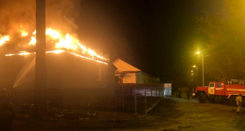 В Пензе из полыхающего дома эвакуировали 18 человек